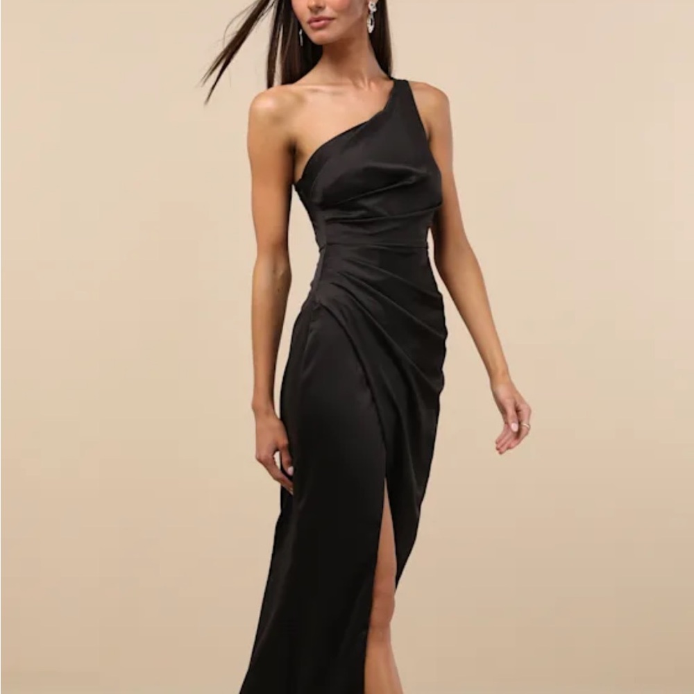 Lulu's Chic Black One-Shoulder Maxi Dress